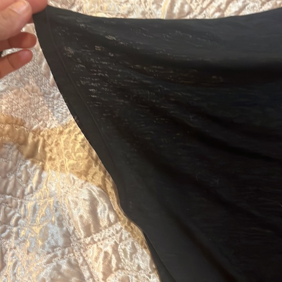 Barley worn, LULULEMON Black T- size 12, bottom tie. - Picture 4 of 9